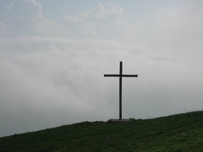 Kreuz im Nebel