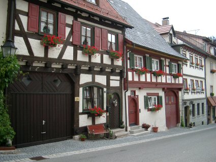 Maisons à colombages dans la rue principale