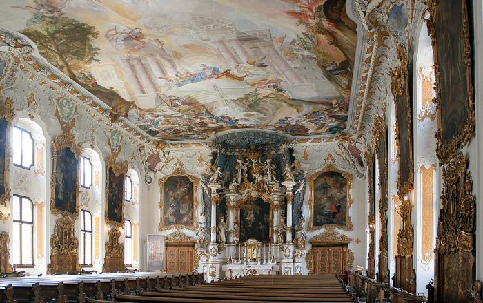 Vue intérieure de l'église baroque Asamkirche à Ingolstadt