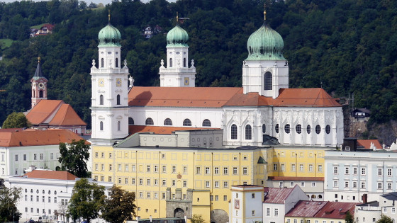 Passauer Dom von Mariahilf Kirche gesehen