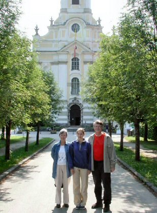 Group picture in front of the church Engelszell