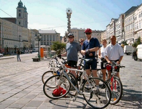 Vélos sur la place principale de Linz