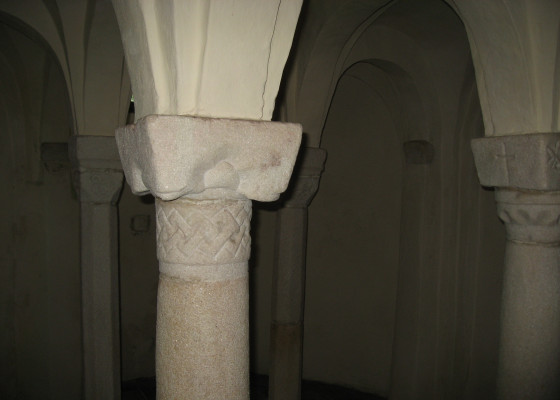 romanesque crypt