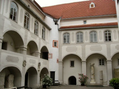 Cour du château de Traismauer