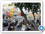 première impression de Saigon vie trépidante, chaos et nombre infini de mobylettes