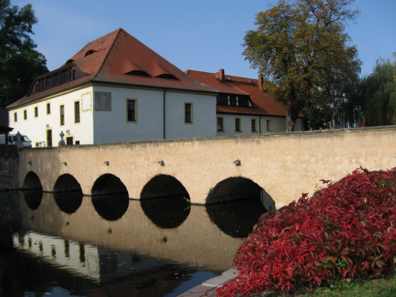 Brücke über den Schlossteich von Schloss Lamperswalde