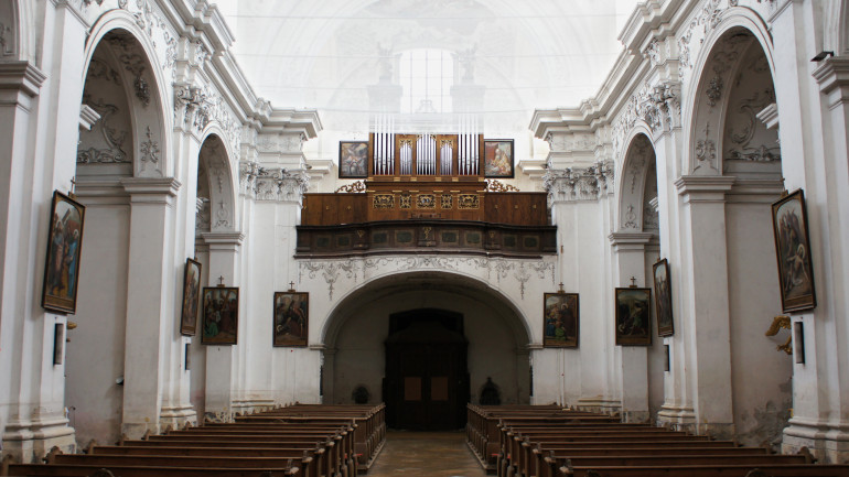 St.Andrä Innenansicht der Kirche zur Orgel