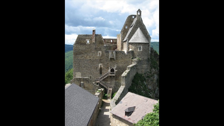 Le château central sur la 'Stein' (pierre)