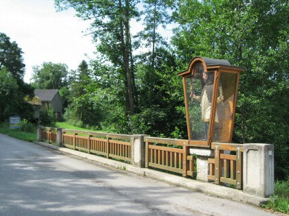 Brücke mit Nepomuk