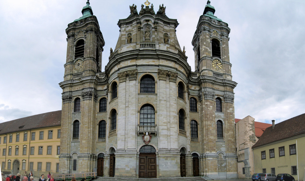 Façade de l'église monastique baroque de Weingarten