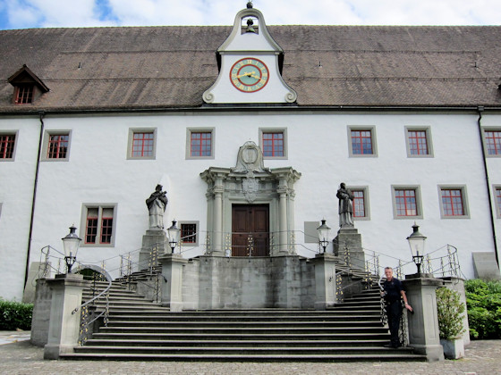 Mariaberg, entrée principale avec escalier