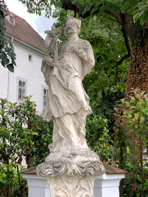 Traismauser vor dem Schloss