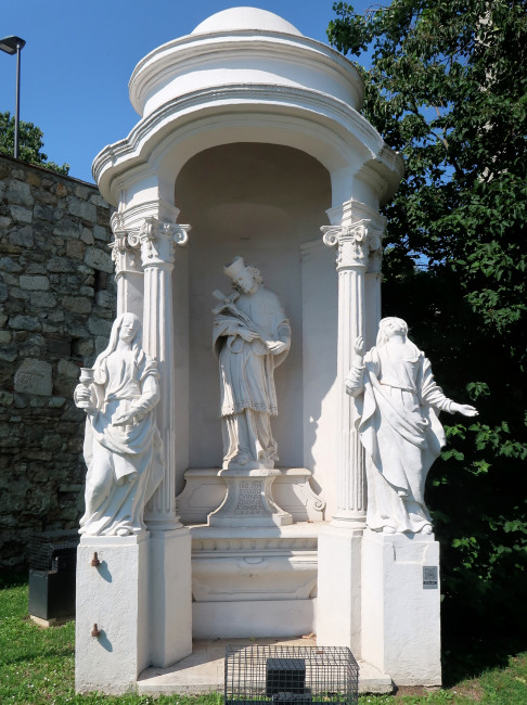 Johannes von Nepomuk Platz, Kapelle