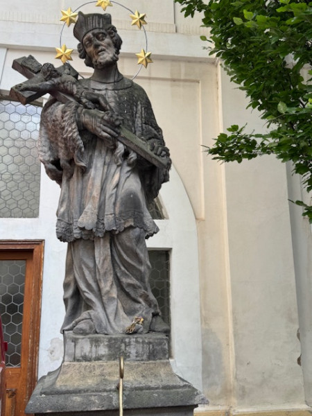 Nepomuk, vor der Kirche Maria Schnee