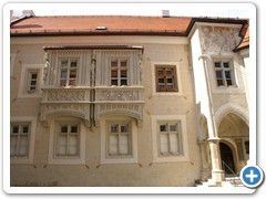 gotischer Erker m Klosterhof