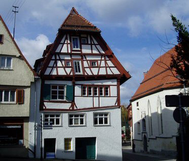 Slanted house in Ehingen