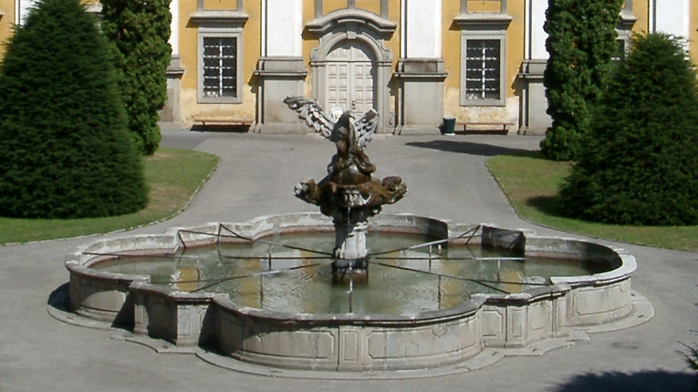 Adlerbrunnen gross