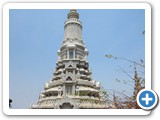Ce stupa récent contient des reliques de Bouddha qui ont été transportées ici depuis Phonm Penh.