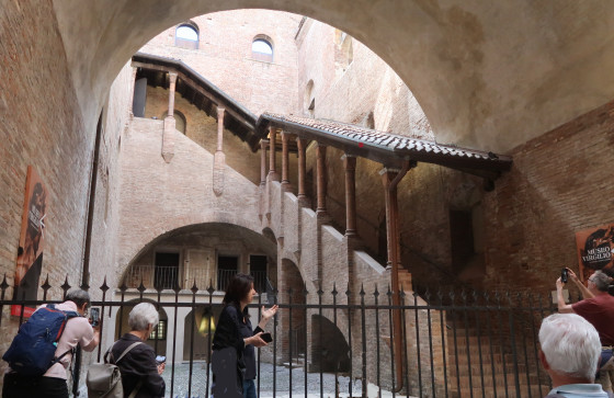 Sottoportico dei Lattonai