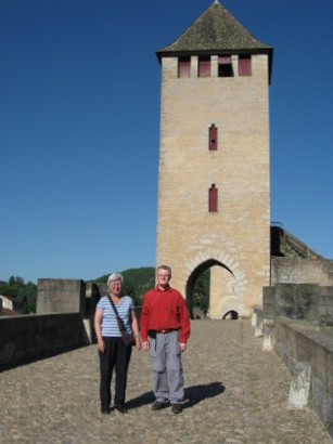 Vreni und Gerhard auf der Pont Valentré