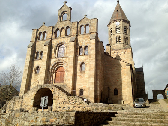 Westfront der Kirche Saint-Julien