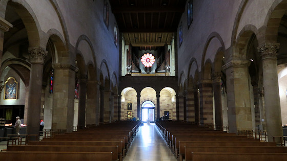 View to the organ