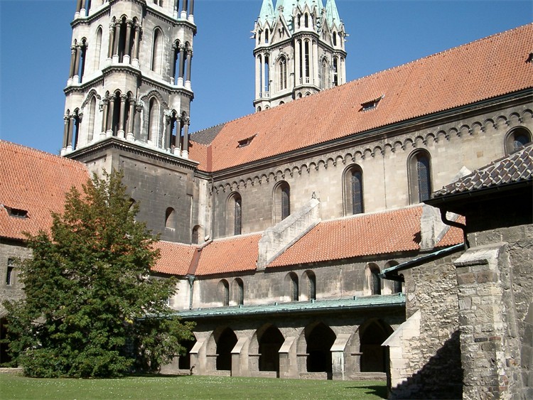 la cathédrale de Naumburg, de style roman tardif