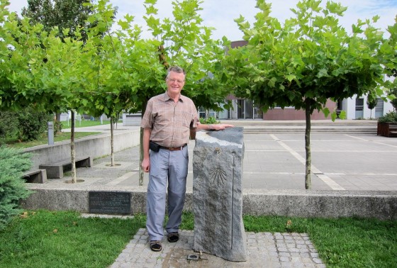 Gerhard beim Jakobsbrunnen in Asten