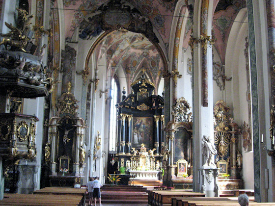 Vue intérieure de l'église paroissiale Saint-Nicolas