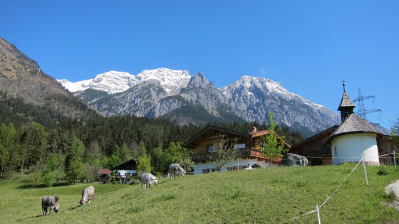 Chapelle et montagnes du Karwendel