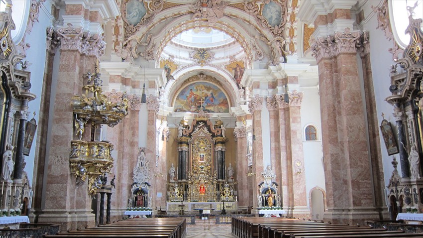 Interior view with Mariahilfbild in the center