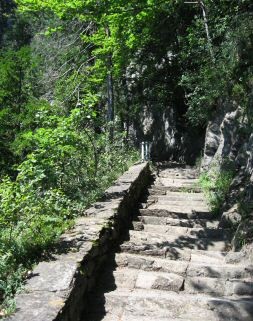 Escalier de la grotte de Beatus