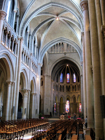 Vue intérieure de la cathédrale de Lausanne