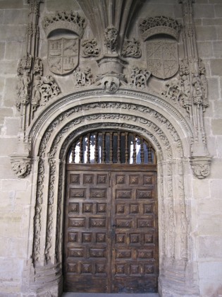 Portail d'entrée de l'église Santa Maria