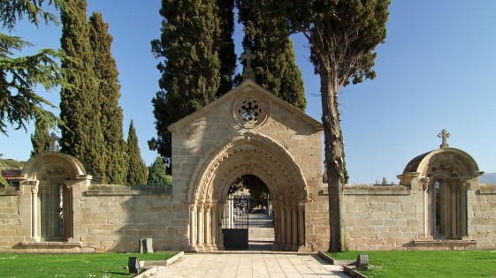 portail roman du cimetière