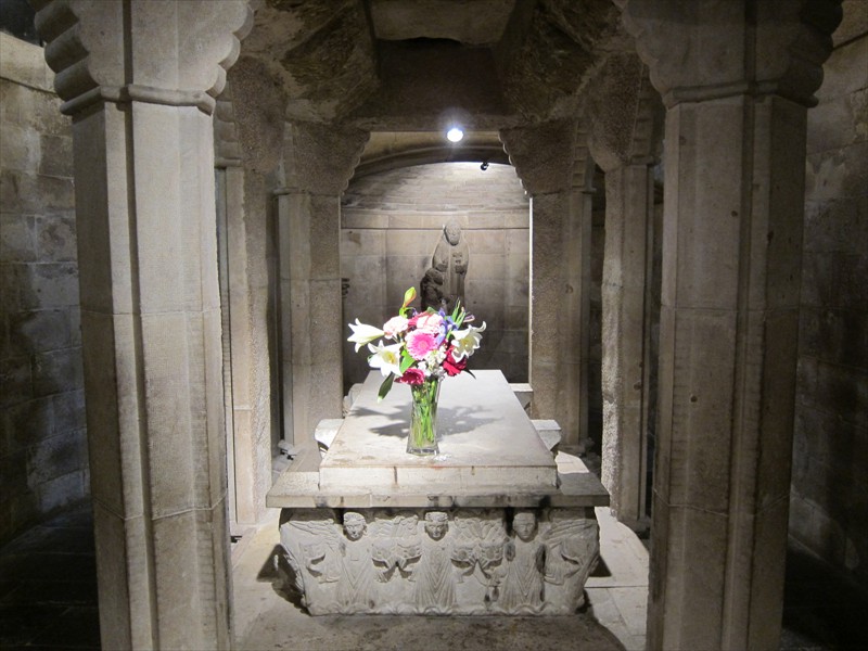 Hier in der Krypta unter seiner Grabstätte ist der Sarg des Hl. Domingo