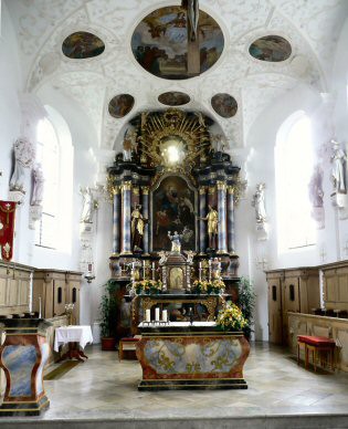 Altar in der Kirche St. Jakobus & Pelagius