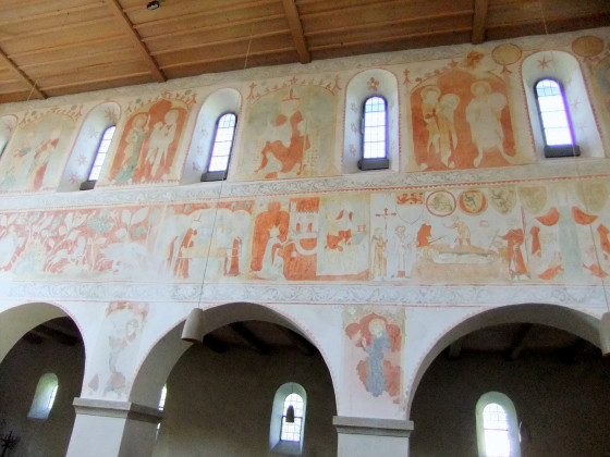 Nordwand der Kirche Arbogast mit Fresken
