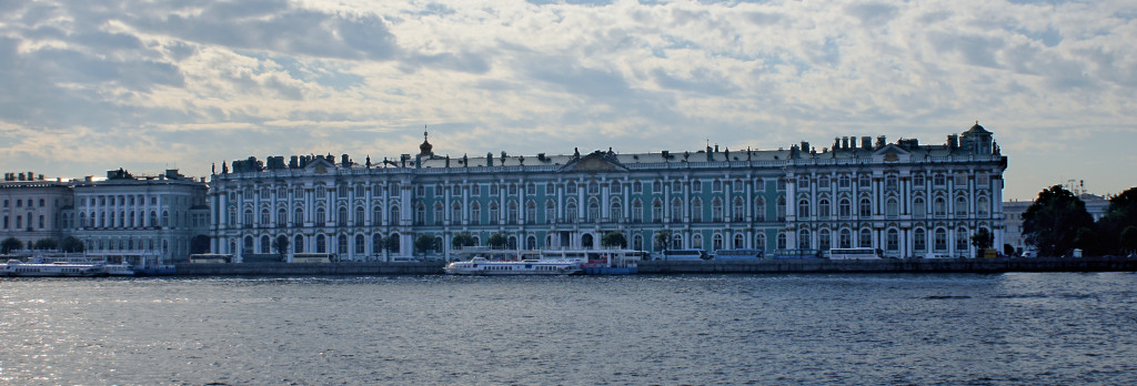 le palais d'hiver vu de la N�va