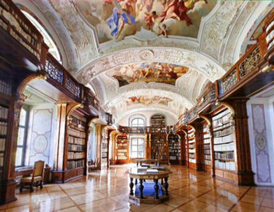 Salle de bibliothèque de l'abbaye de Zwettl