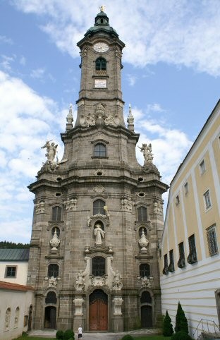 Façade baroque de l'église de Zwettl